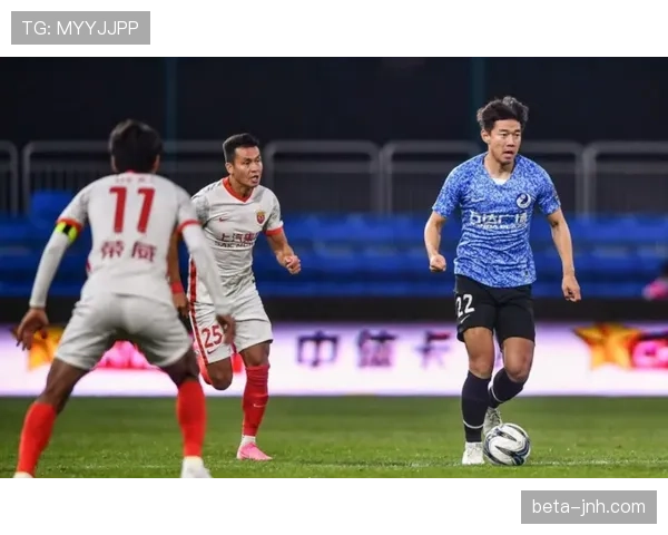 三后卫体系逐渐流行 多队采用变阵应对不同对手